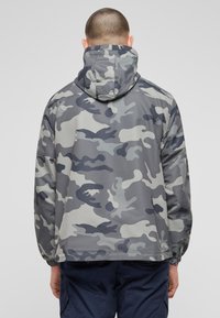 Brandit Vindjakke - grey camouflage