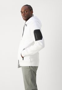 BOSS MARTIC - Adīta jaka - white