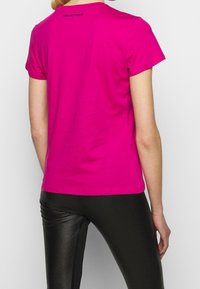 KARL LAGERFELD Triko s potiskem - pink