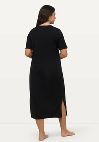 Ulla Popken LOCHSTICKEREI V-AUSSCHNITT HALBARM - Camicia da notte - black