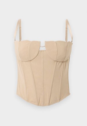 Top de corsé beige con copas estructuradas, tirantes ajustables y costuras verticales. Textura de tela suave con una silueta ajustada.