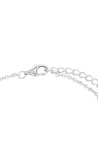 Pulsera de cadena de plata con cierre de langosta, con eslabones interconectados y un diseño sin costuras. Textura suave con acabado brillante.