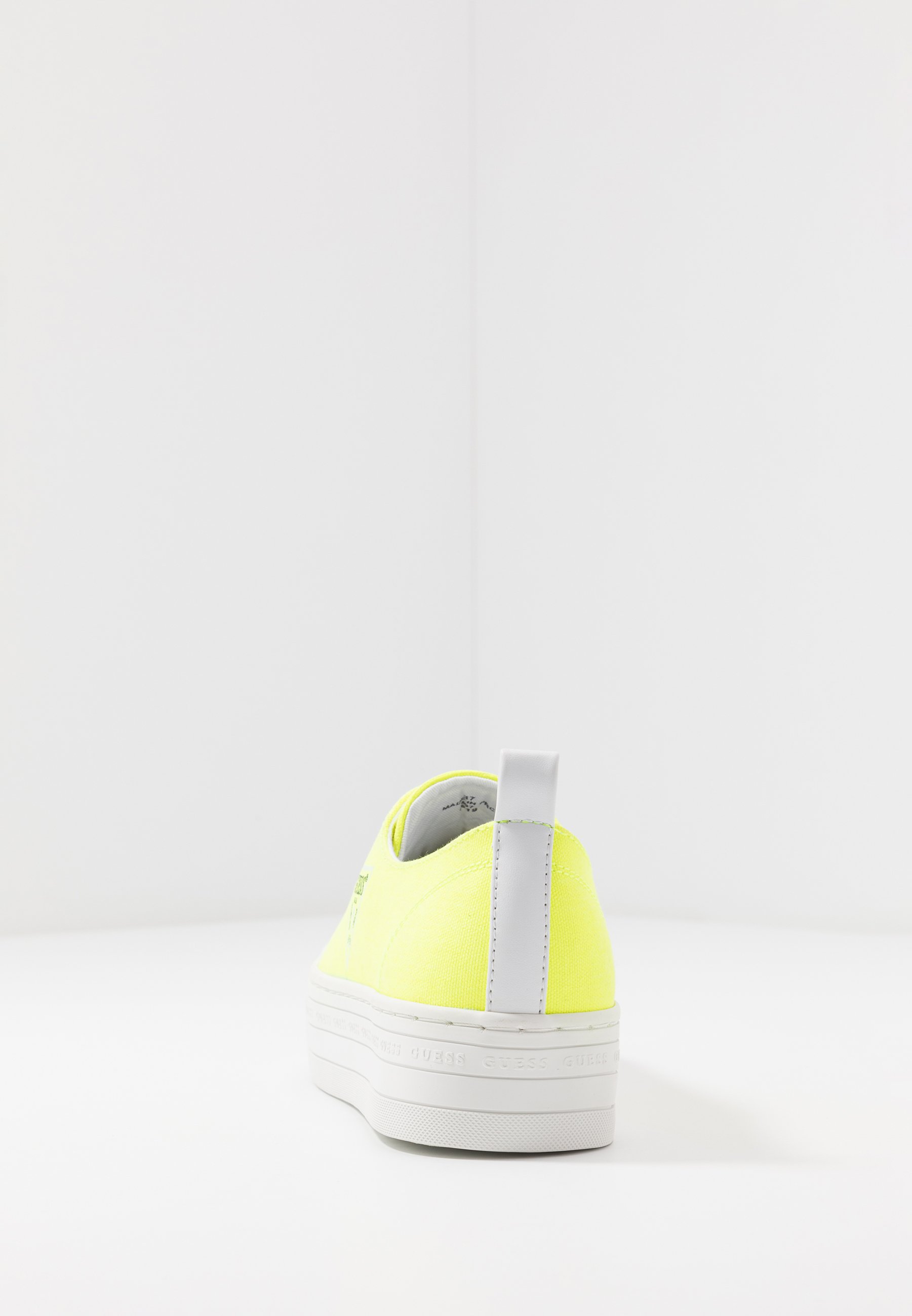 Guess BRIGS Joggesko yello Zalando.no Guess BRIGS Joggesko white Zalando.no