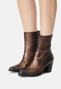 Lazamani Botines camperos - bronze