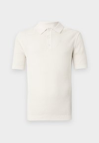 Hvit kortermet polo skjorte laget av teksturert strikket stoff, med krage og tre knapper foran, samt ribbestrikket kant og ermer.