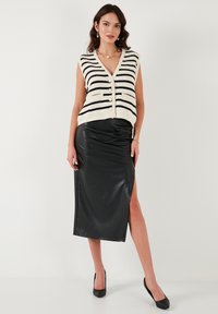 LELA LOOSE FIT - Mellény - ecru black