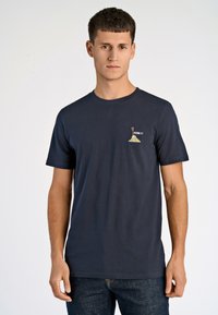 Lindbergh EMBROIDERY TEE - T-shirt med print - deep blue sea