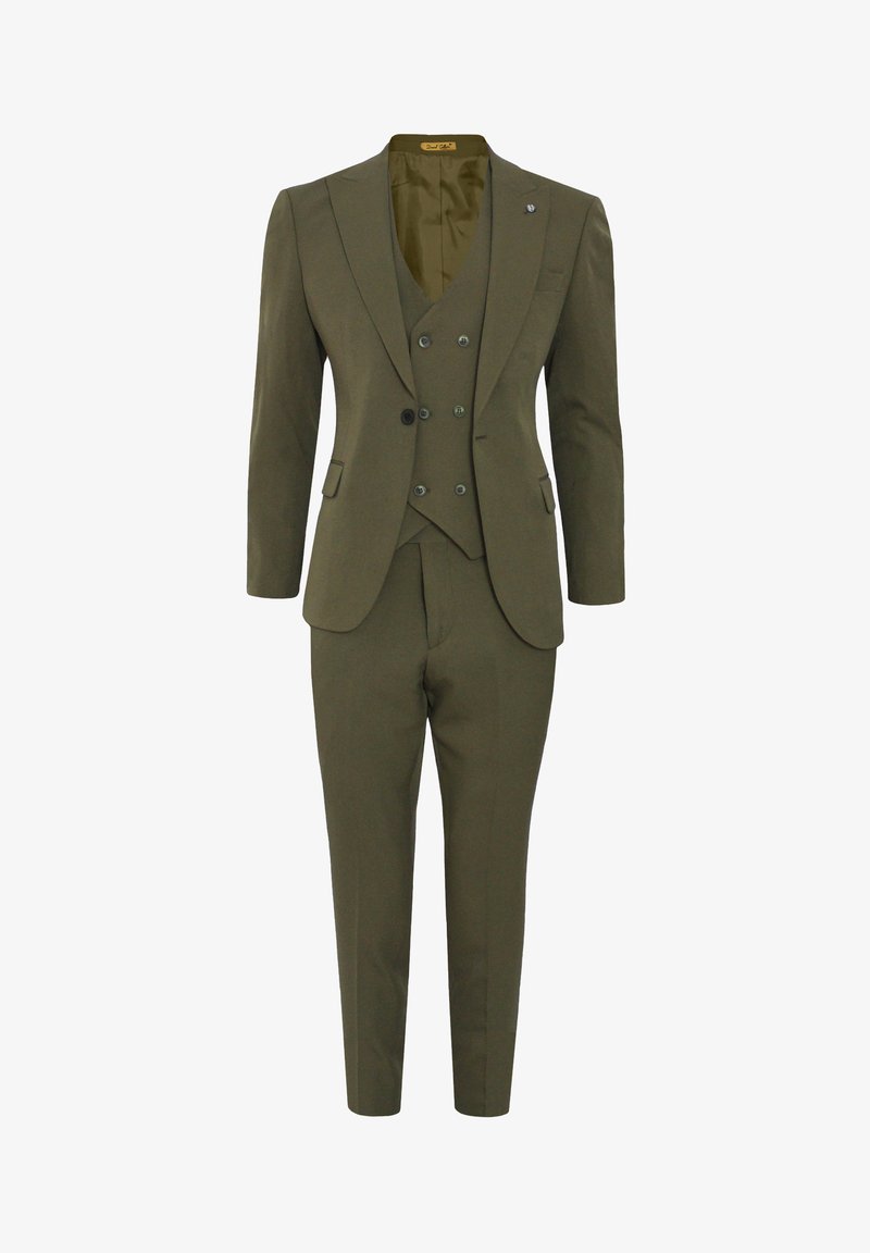 Olivgrüner dreiteiliger Anzug mit tailliertem Sakko mit Spitzrevers, doppelreihiger Weste und schmal zulaufenden Hosen. Glatte Textur.