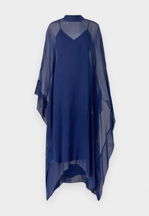Vestido azul-marinho transparente com gola alta, mangas largas e uma silhueta fluida, apresentando um decote em V e um design em camadas.