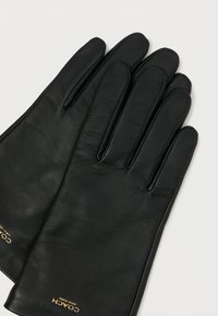 Luvas de couro preto com uma textura suave, apresentando um logotipo em relevo no pulso e um design clássico e ajustado.