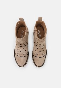 Alpe MILLER - Botas de tornozelo com plataforma - dessert