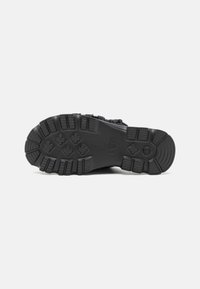 UGG CALLIE - Mules de tacón - black