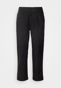Pantalons en coton noir avec taille élastique, fermeture à bouton, design à jambe droite et détails subtils sur les côtés. Texture lisse et style décontracté.