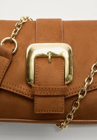 Stradivarius WITH BUCKLE - Torba preko tijela - camel