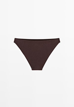 Biancheria intima stile bikini senza cuciture marrone scuro con un design semplice e liscio su sfondo bianco.
