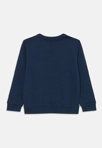 Sweatshirt pullover azul marinho, material de algodão, gola redonda, mangas longas, punhos e bainha canelados, sem logótipos ou padrões visíveis nas costas.