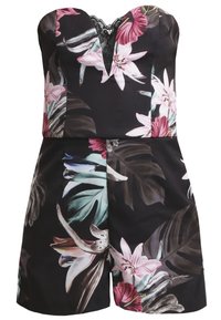 Květinový overal s černým pozadím, bez ramínek, s krajkovým výstřihem a živými růžovými a zelenými tropickými listovými vzory.