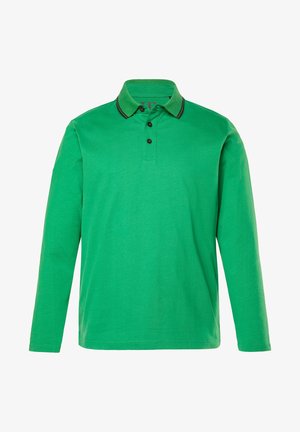 Groene lange mouwen polo shirt met een kraag, drievoudige knoopsluiting en contrasterende zwarte afwerking langs de kraag en knoopsluiting.
