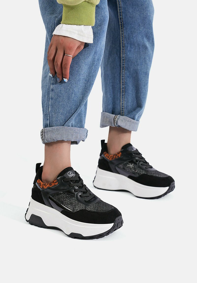 QUEEN HELENA Sneakers Platform Scarpe da Ginnastica Alte Casual Leggere Donna X32-34 (Bianco, Sistema Taglie Calzature EU, Adulto, Donna, Numero, Media, 38