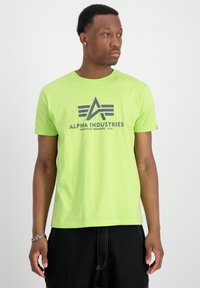 Alpha Industries Triko s potiskem - hornet green