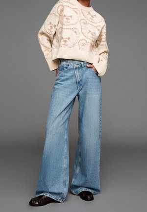 Bershka, Pullover - sand
