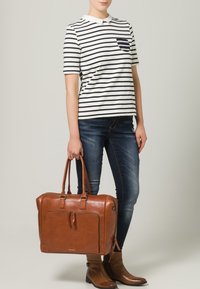 Royal RepubliQ COUNTESS DAY - Shoppingveske - cognac