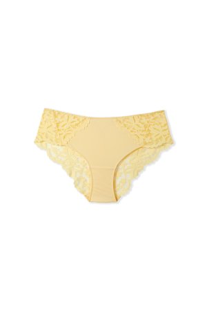 Ropa interior amarilla con bordado de encaje, que presenta una parte frontal suave y paneles laterales de encaje intrincadamente diseñados. Textura ligera y suave.