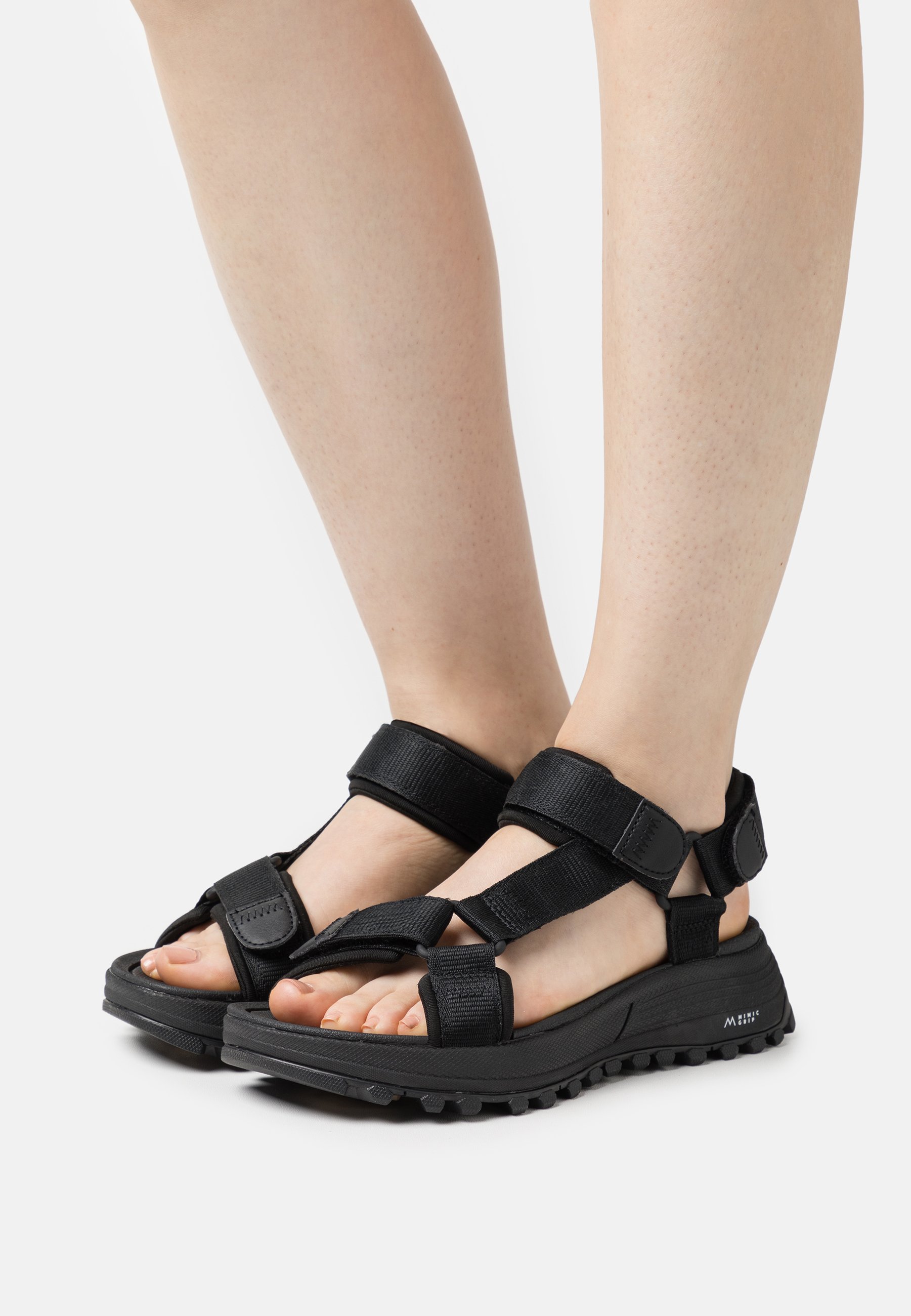 clarks womens walking sandals