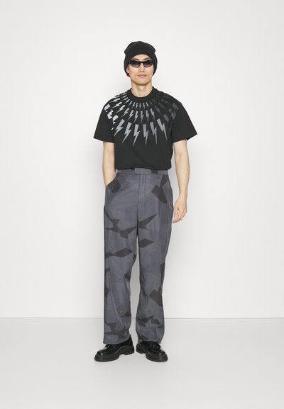 Neil Barrett LIAM STRAIGHT LOOSE  - Pantalones - black