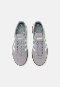 adidas Originals HANDBALL SPEZIAL UNISEX - Sneakers - grey three/clear mint