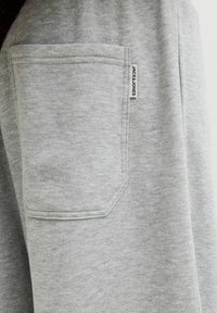 Jack & Jones Pantalones deportivos - light grey melange