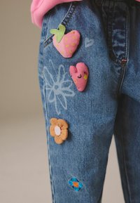 Next PULL-ON EMBROIDERED  - Džinsi ar pakāpeniski sašaurinātiem galiem - mid blue denim