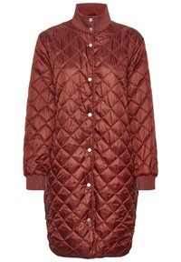 Kurtka pikowana w kolorze rdzy o wysokim kołnierzu, zapięciem na zatrzaski z przodu i prążkowanymi mankietami. Posiada diamentowy wzór i gładką teksturę.