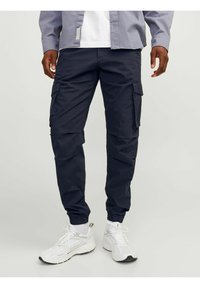 Jack & Jones JPSTKANE JJNOAH CUFFED - Reisitaskuhousut - dark navy