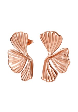 Orecchini in metallo color oro rosa a forma di foglie di ginkgo sovrapposte con superfici testurizzate e curve.