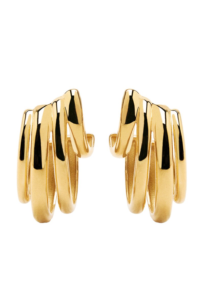 Złote kolczyki w kształcie obręczy z spiralnym wzorem, z wieloma nakładającymi się pętlami. Gładka powierzchnia z polerowanym wykończeniem, odbijająca światło.