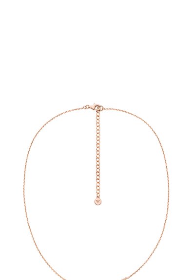 Rosenrød guldkæde med et delikat, tyndt design, en kort forlængelseskæde og et lille logoanhæng i enden.