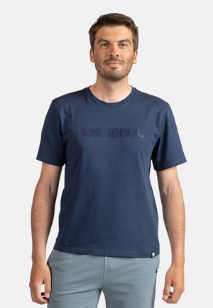 Granatowa bawełniana koszulka z wytłoczonym logo "ROSSIGNOL" na klatce piersiowej, okrągłym dekoltem i krótkimi rękawami. Miękka struktura, luźny krój.