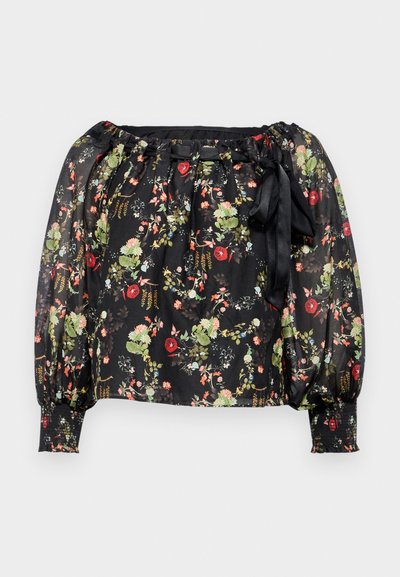 Blusa nera trasparente con stampa floreale caratterizzata da fiori rossi, rosa e verdi. Scollo elastico off-the-shoulder e maniche a palloncino. Lacci in vita.
