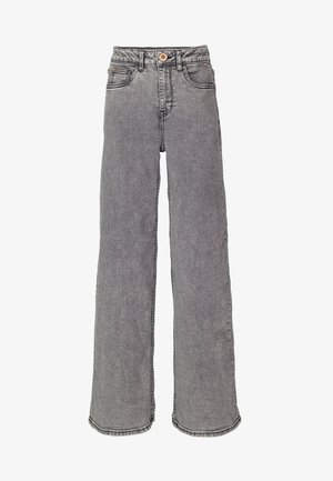 Jean large gris en denim avec une finition texturée. Dispose d'une fermeture à bouton, de quatre poches et de coutures visibles le long des coutures.