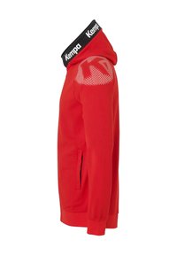 Sweat-shirt rouge à capuche avec un col noir imprimé, détails texturés aux épaules et poches latérales. Tissu doux avec des poignets côtelés.