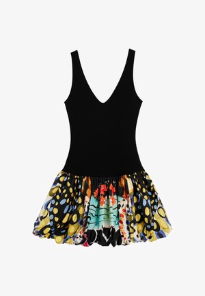 Must musta varrukateta kleit, sügava V-kaelusega ja värvikas mustriline põseäär, millel on kollased, punased, sinised ja rohelised abstraktsed kujundid.