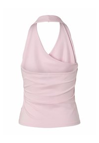 Haut dos nu rose clair avec devant drapé et large bride au cou, conçu pour une coupe ajustée et un look élégant.