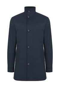 Granatowy, zapinany na guziki płaszcz z wysokim kołnierzem, z czterema guzikami z przodu i kieszeniami bocznymi, wykonany z gładkiego, trwałego materiału.