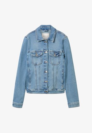 Giacca di jeans azzurro chiaro con bottoni argentati, due tasche sul petto e colletto classico. Presenta cuciture strutturate e una vestibilità leggermente cropped.