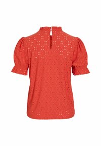 Rød øjelet bluse med puffede ærmer, nøglehulslukning bagpå og tekstureret blomsterdesign overalt. Glat stof med en let følelse.