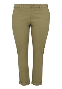 Olijfgroene taps toelopende broek met een gladde textuur, voorzien van een knoopsluiting, riemlussen en omgeslagen manchetten bij de enkels.