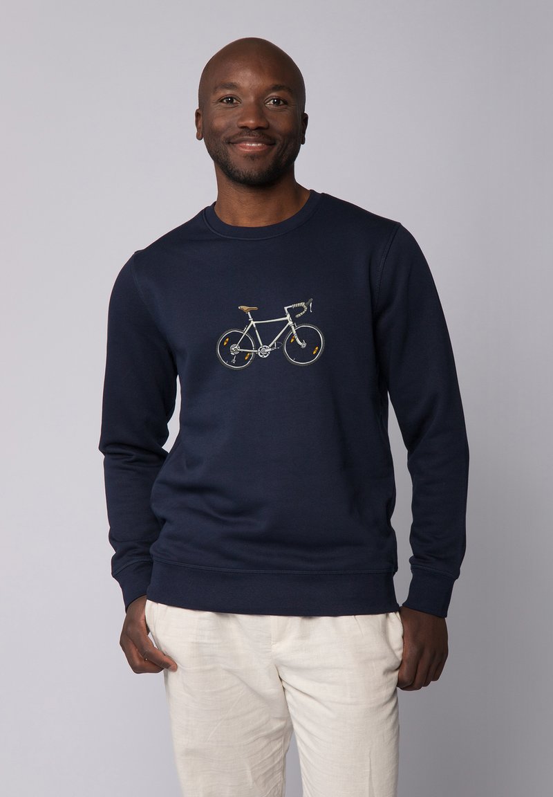 Sweat-shirt bleu marine avec un design de bicyclette brodé en blanc et jaune. Texture douce avec un col rond et des manches longues.