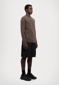Armani Exchange Ilgarankovis viršutinės dalies drabužis - black olive