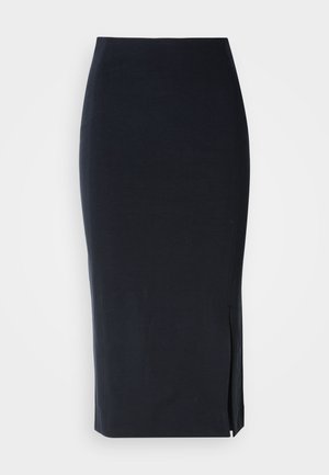 Svart blyantskjørt laget av et glatt stoff, med en tettsittende design, knelength snitt, og et sideslipp for enklere bevegelse.